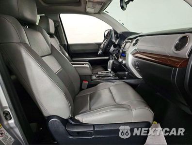 Piąte zdjęcie samochodu w środku: 2016 TOYOTA TUNDRA CREWMAX LIMITED VIN:5TFHY5F15GX518194 - miniatura