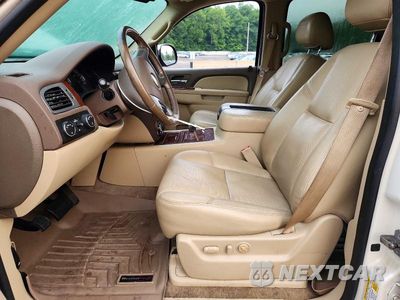 Zdjęcie 7 z 13 samochodu: 2010 CHEVROLET SUBURBAN K1500 LTZ VIN:1GNUKKE31AR273981 - miniatura