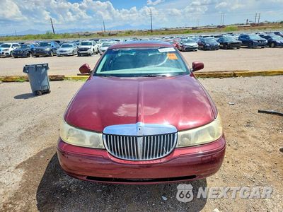Piąte zdjęcie samochodu w środku: 2001 LINCOLN TOWN CAR SIGNATURE VIN:1LNHM82W01Y629795 - miniatura