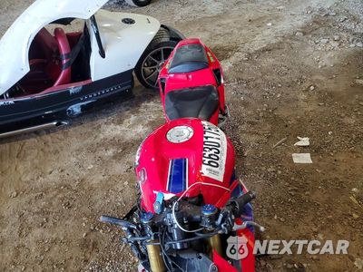Piąte zdjęcie samochodu w środku: 2024 HONDA CBR600 RR VIN:JH2PC40J5RK100562 - miniatura