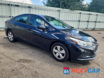 Czwarte zdjęcie samochodu z boku: 2018 CHEVROLET CRUZE LS VIN:1G1BC5SM9J7204309 - miniatura