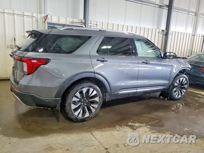 Trzecie zdjęcie samochodu z tyłu: 2026 FORD EXPLORER PLATINUM VIN:1FMUK8HH6TGB17108 - miniatura