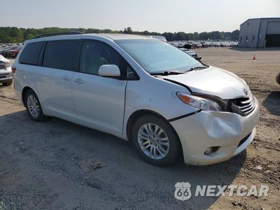 Czwarte zdjęcie samochodu z boku: 2015 TOYOTA SIENNA XLE 8-PASSENGER VIN:5TDYK3DC7FS561157 - miniatura