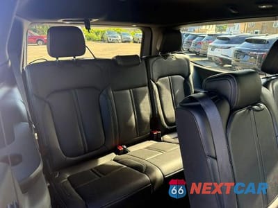 Zdjęcie 7 z 12 samochodu: 2022 JEEP WAGONEER SERIES II VIN:1C4SJVBTXNS117073 - miniatura