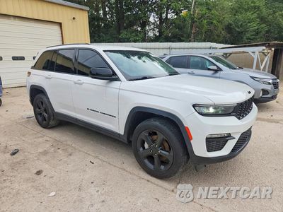 Czwarte zdjęcie samochodu z boku: 2023 JEEP GRAND CHEROKEE LIMITED VIN:1C4RJHBG3PC517590 - miniatura