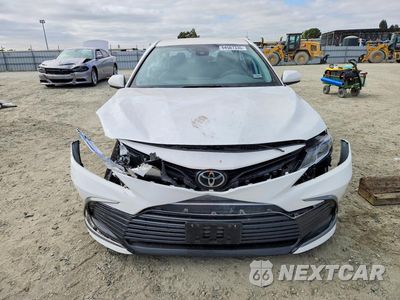 Piąte zdjęcie samochodu w środku: 2022 TOYOTA CAMRY LE VIN:4T1C11AK8NU027183 - miniatura