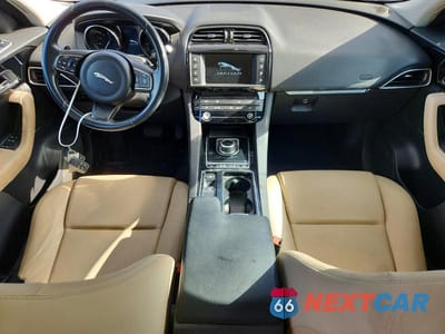 Zdjęcie 8 z 13 samochodu: 2018 JAGUAR F-PACE PREMIUM VIN:SADCJ2FNXJA294208 - miniatura