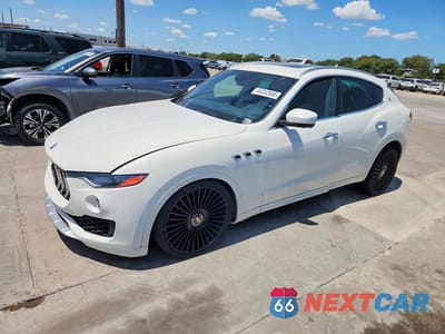 2017 MASERATI LEVANTE LUXURY ZN661XUL3HX210825 - główne zdjęcie licytacji z USA - miniatura
