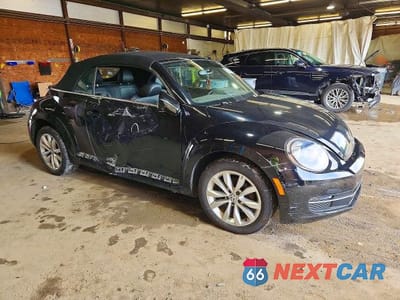 Czwarte zdjęcie samochodu z boku: 2015 VOLKSWAGEN BEETLE TDI VIN:3VW5A7AT2FM805960 - miniatura