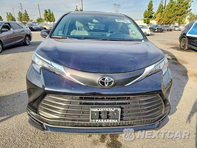 Piąte zdjęcie samochodu w środku: 2026 TOYOTA SIENNA XLE 7-PASSENGER VIN:5TDYRKEC6TS333120 - miniatura