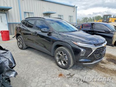 Czwarte zdjęcie samochodu z boku: 2025 CHEVROLET TRAX 1LT VIN:KL77LHEP7SC187763 - miniatura