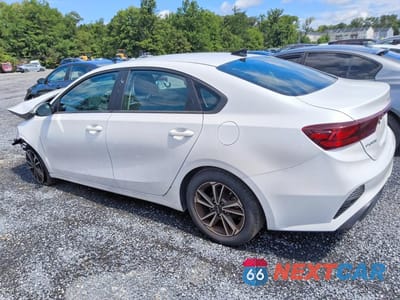 Drugie zdjęcie samochodu z przodu: 2023 KIA FORTE LXS VIN:3KPF24AD8PE589006 - miniatura