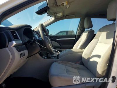 Zdjęcie 7 z 13 samochodu: 2019 TOYOTA HIGHLANDER LE VIN:5TDZARFH9KS061367 - miniatura