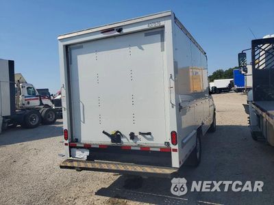 Trzecie zdjęcie samochodu z tyłu: 2024 GMC SAVANA CUT - BOX TRUCK VIN:1GD07RFP7R1213602 - miniatura