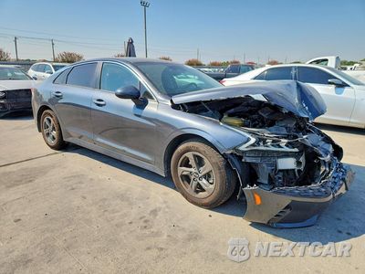 Czwarte zdjęcie samochodu z boku: 2021 KIA K5 LXS VIN:5XXG14J24MG022350 - miniatura
