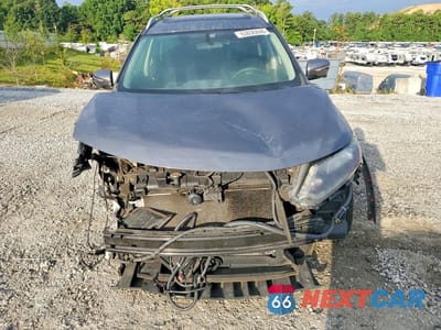 Piąte zdjęcie samochodu w środku: 2015 NISSAN ROGUE SV VIN:5N1AT2MT3FC812634 - miniatura