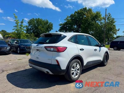 Czwarte zdjęcie samochodu z boku: 2020 FORD ESCAPE S VIN:1FMCU0F69LUA21662 - miniatura