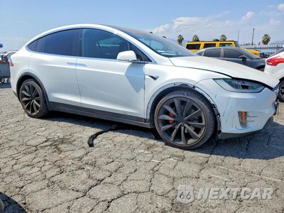Czwarte zdjęcie samochodu z boku: 2018 TESLA MODEL X VIN:5YJXCBE46JF105237 - miniatura