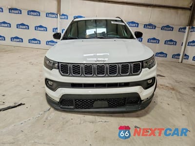 Piąte zdjęcie samochodu w środku: 2024 JEEP COMPASS LATITUDE VIN:3C4NJDBN1RT138567 - miniatura