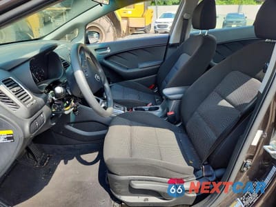 Zdjęcie 7 z 12 samochodu: 2017 KIA FORTE LX VIN:3KPFK4A70HE132931 - miniatura