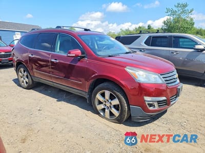 Czwarte zdjęcie samochodu z boku: 2017 CHEVROLET TRAVERSE PREMIER VIN:1GNKVJKD7HJ182485 - miniatura