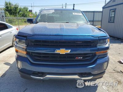 Piąte zdjęcie samochodu w środku: 2018 CHEVROLET SILVERADO K1500 LT VIN:3GCUKREC6JG475250 - miniatura