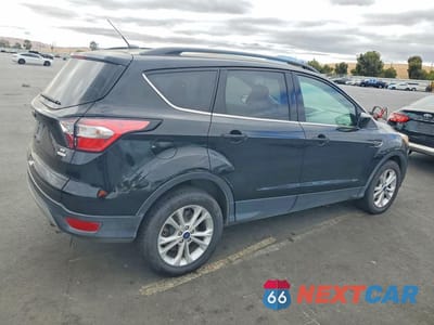 Trzecie zdjęcie samochodu z tyłu: 2018 FORD ESCAPE SE VIN:1FMCU0GD1JUB29073 - miniatura
