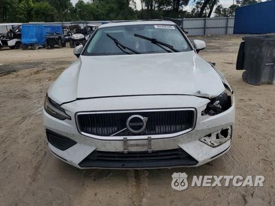 Piąte zdjęcie samochodu w środku: 2020 VOLVO S60 T5 MOMENTUM VIN:7JR102FKXLG043704 - miniatura