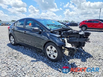 Czwarte zdjęcie samochodu z boku: 2015 KIA FORTE LX VIN:KNAFK4A65F5260773 - miniatura