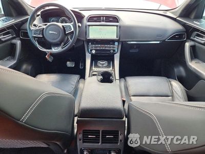 Zdjęcie 8 z 12 samochodu: 2017 JAGUAR F-PACE R - SPORT VIN:SADCL2BV9HA099565 - miniatura