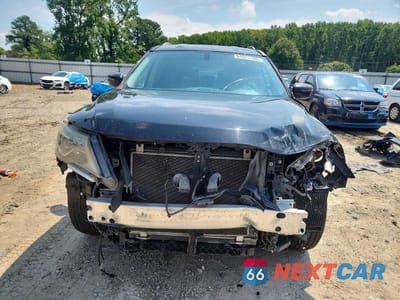 Piąte zdjęcie samochodu w środku: 2018 NISSAN PATHFINDER SV VIN:5N1DR2MM2JC631554 - miniatura