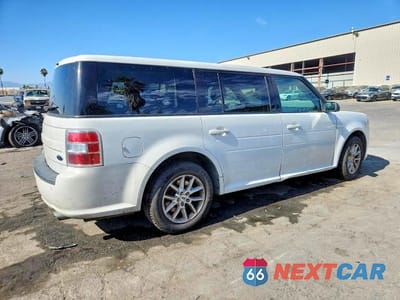 Trzecie zdjęcie samochodu z tyłu: 2016 FORD FLEX SE VIN:2FMGK5B84GBA12570 - miniatura