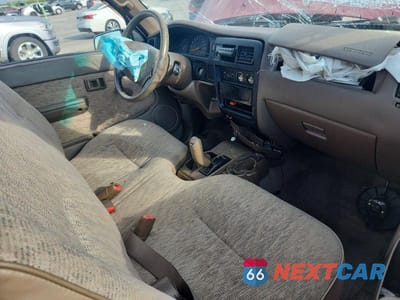Zdjęcie 8 z 12 samochodu: 1998 TOYOTA TACOMA BASE VIN:4TAPM62N7WZ016906 - miniatura