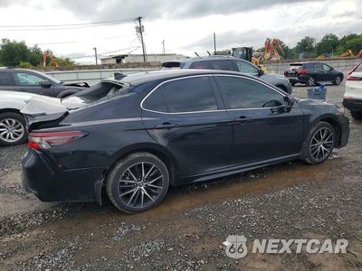 Trzecie zdjęcie samochodu z tyłu: 2024 TOYOTA CAMRY HYBRID SE VIN:4T1G31AK9RU072473 - miniatura
