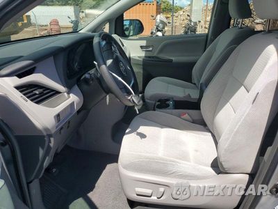 Zdjęcie 7 z 13 samochodu: 2018 TOYOTA SIENNA LE VIN:5TDKZ3DC8JS945152 - miniatura