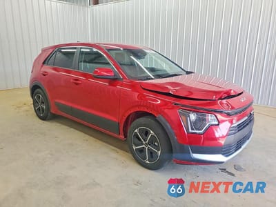 Czwarte zdjęcie samochodu z boku: 2026 KIA NIRO LX VIN:KNDCP3LE2T5324527 - miniatura