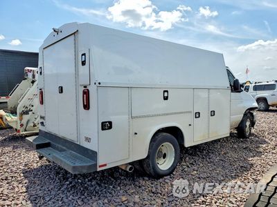 Trzecie zdjęcie samochodu z tyłu: 2025 FORD ECONOLINE E350 SUPER DUTY CUTAWAY VAN VIN:1FDWE3FN0SDD01567 - miniatura