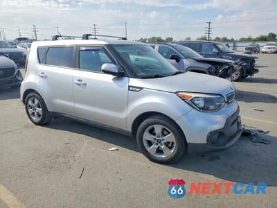 Czwarte zdjęcie samochodu z boku: 2018 KIA SOUL BASE VIN:KNDJN2A25J7577990 - miniatura