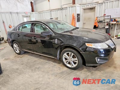 Czwarte zdjęcie samochodu z boku: 2010 LINCOLN MKS VIN:1LNHL9ER7AG603134 - miniatura