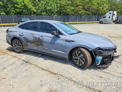 Czwarte zdjęcie samochodu z boku: 2026 HYUNDAI SONATA HYBRID BLUE VIN:KMHL24JJ0TA157236 - miniatura