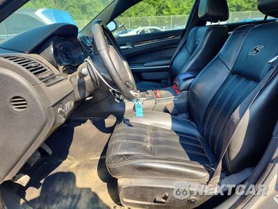 Zdjęcie 7 z 12 samochodu: 2019 CHRYSLER 300 S VIN:2C3CCABG0KH516396 - miniatura