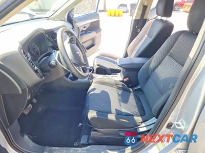 Zdjęcie 7 z 13 samochodu: 2014 MITSUBISHI OUTLANDER ES VIN:JA4AD2A37EZ001060 - miniatura