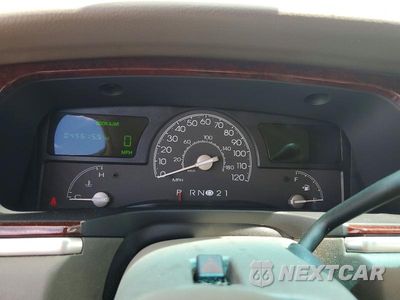 Zdjęcie 9 z 12 samochodu: 2004 LINCOLN TOWN CAR EXECUTIVE VIN:1LNHM81W54Y614313 - miniatura