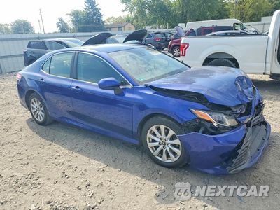 Czwarte zdjęcie samochodu z boku: 2018 TOYOTA CAMRY L VIN:JTNB11HK0J3067095 - miniatura