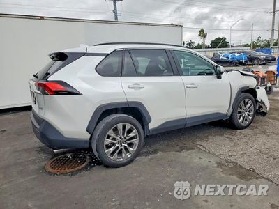 Trzecie zdjęcie samochodu z tyłu: 2024 TOYOTA RAV4 XLE PREMIUM VIN:2T3C1RFV9RW345389 - miniatura