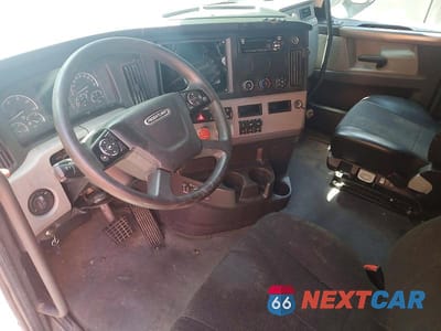 Zdjęcie 8 z 13 samochodu: 2022 FREIGHTLINER CASCADIA 126 SEMI TRUCK VIN:3AKJHHDR2NSMX2255 - miniatura