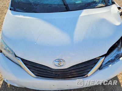 Zdjęcie 12 z 13 samochodu: 2015 TOYOTA SIENNA LE VIN:5TDKK3DC6FS547448 - miniatura