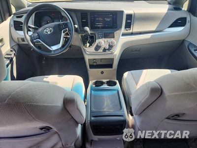 Zdjęcie 8 z 13 samochodu: 2017 TOYOTA SIENNA LE VIN:5TDKZ3DC3HS820795 - miniatura