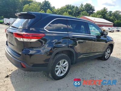 Trzecie zdjęcie samochodu z tyłu: 2018 TOYOTA HIGHLANDER LE VIN:5TDBZRFH0JS911458 - miniatura