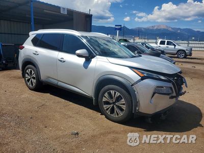 Czwarte zdjęcie samochodu z boku: 2021 NISSAN ROGUE SV VIN:5N1AT3BB7MC755285 - miniatura